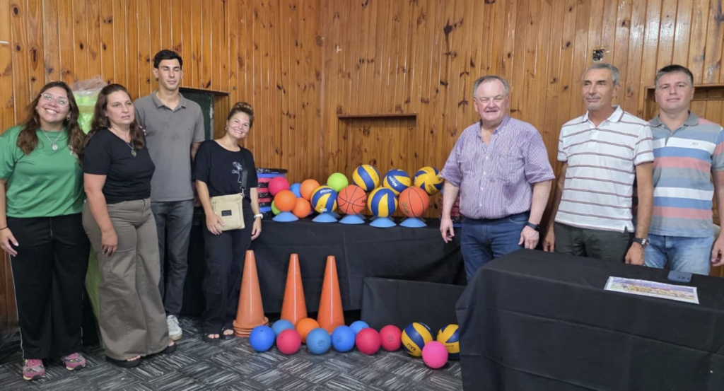 EL SENADOR FELIPE MICHLIG ENCABEZÓ UN ACTO DE ENTREGA DE APORTES Y EQUIPAMIENTOS A CLUBES DE SAN CRISTÓBAL